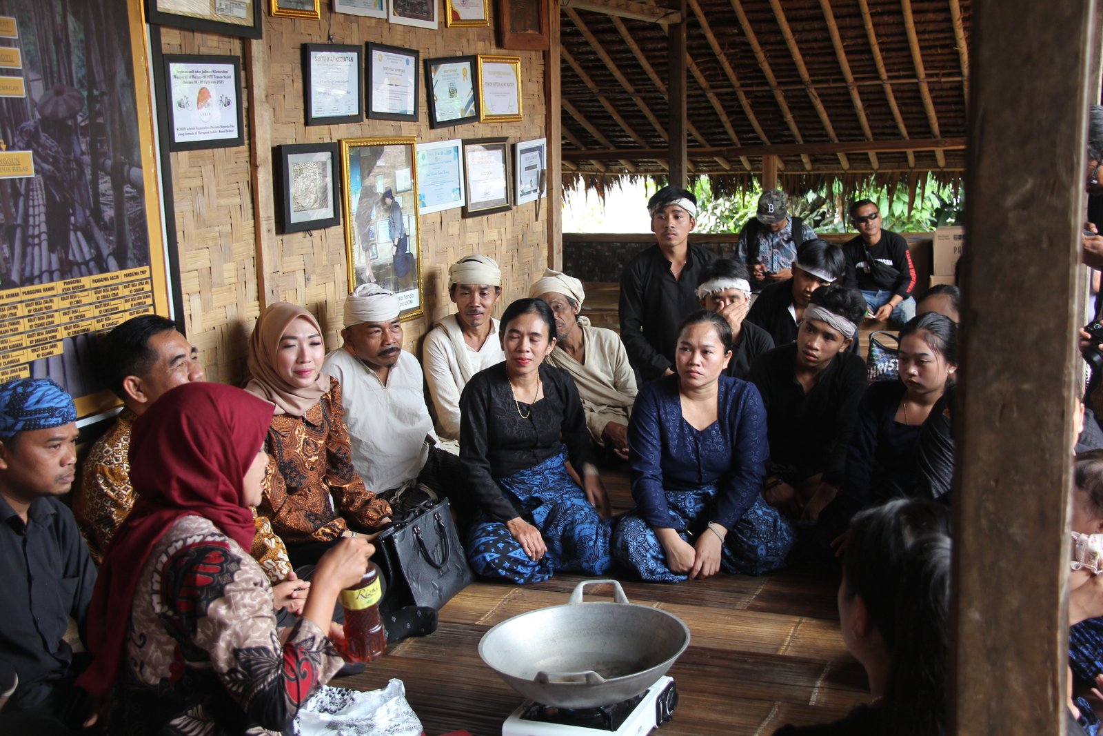 Detail dari BNN Prov goes to Baduy, pelatihan lilin 