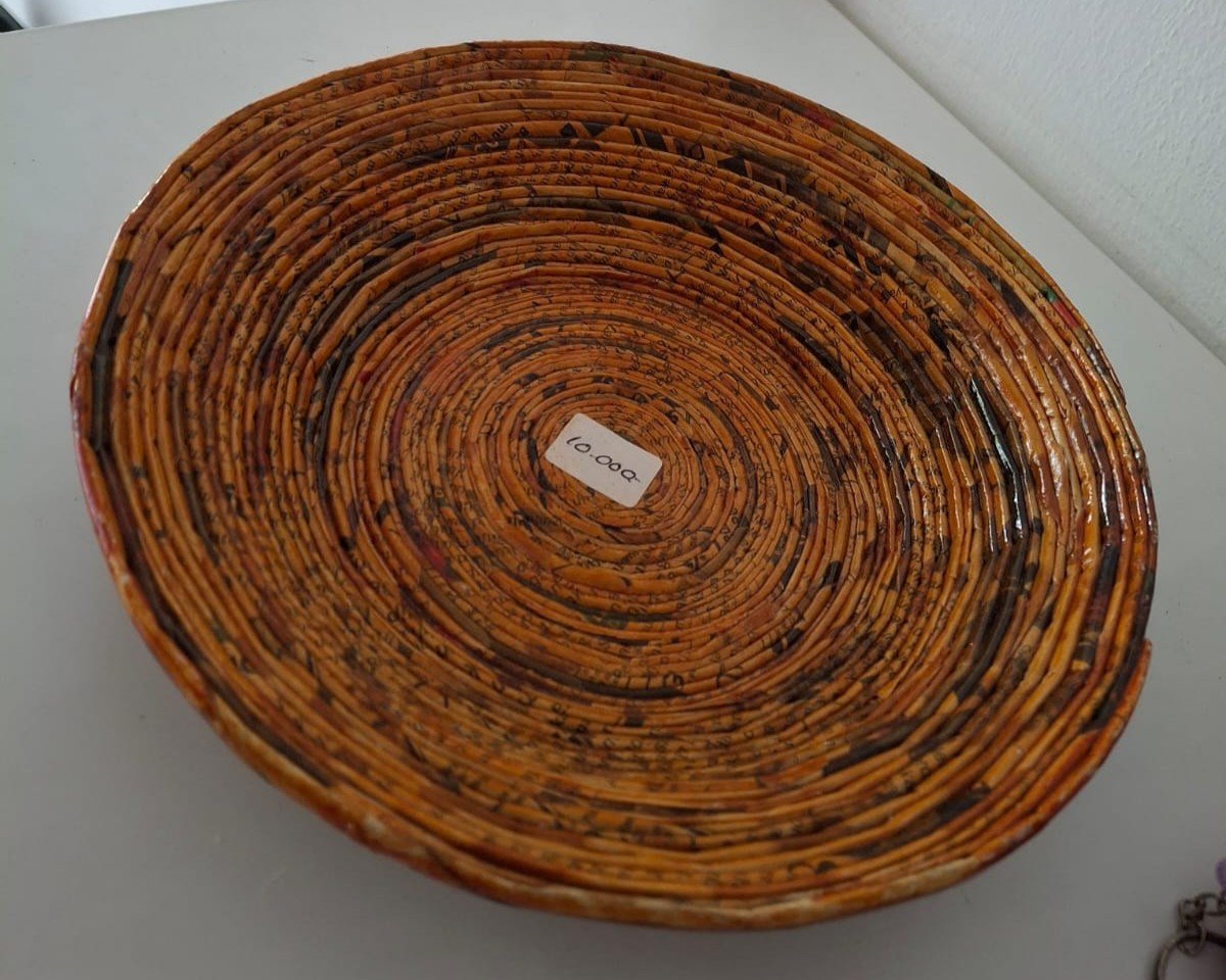 Piring dari koran